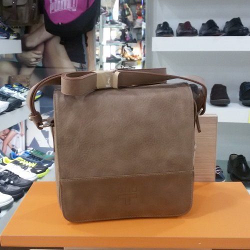 Bolso de Hombre con Solapa Taupe