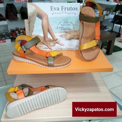 Sandalia en Piel y Planta de Gel Plana EVA FRUTOS 2245 Hechas en España Coslada