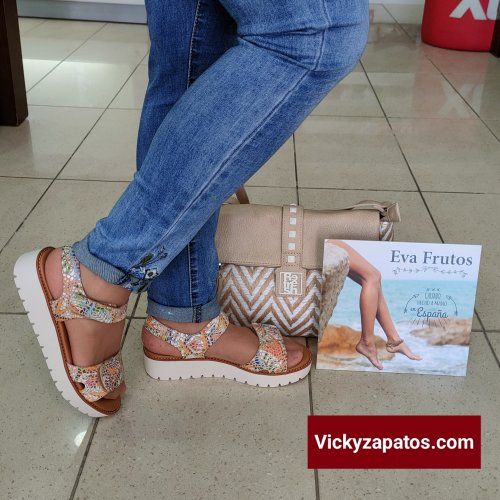 Sandalia en Piel y Planta de Gel Plana EVA FRUTOS E135 Hechas en España Madrid