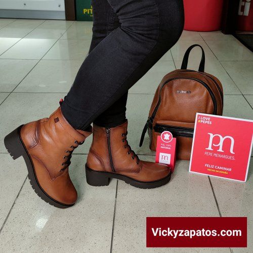 Los botines de Vicky Zapatos están hechos en España, con calidades de piel y plantillas especiales para cada pie.
 
¿Buscas botines de entretiempo? ¿Necesitas botines de una talla difícil de encontrar? Somos tu tienda de zapatos en Coslada. Tenemos un catálogo de botines muy extenso y variado, made in Spain, con cuero y plantillas adaptables.
 